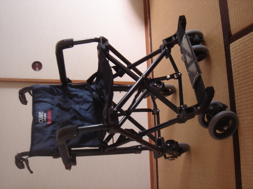■サツキ 介助車　折りたたみ式 CUBE　紺 [簡易車いす]