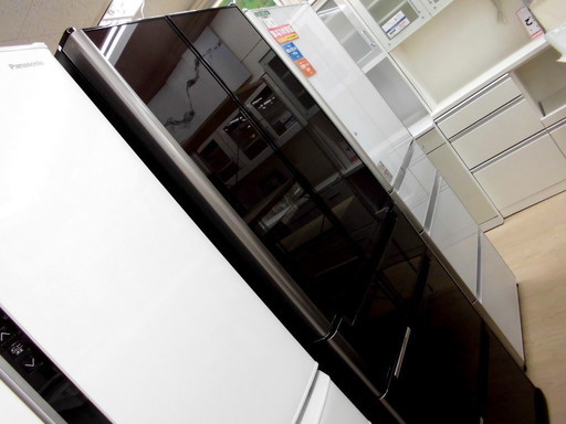 安心の6ヶ月保証付！2010年製HITACHI(日立)の6ドア冷蔵庫「R-A5700」です！！