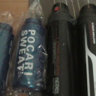 保冷専用水筒とポカリのプラスチックボトル