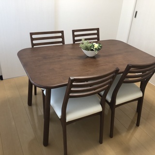 4人掛け　ダイニングテーブルセット　￥35,000