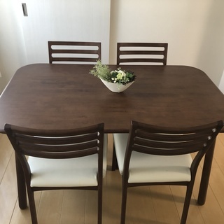4人掛け　ダイニングテーブルセット　￥35,000
