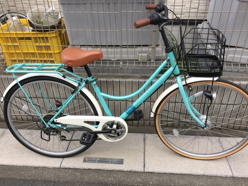 水色の自転車です。前後のタイヤを交換いたします。