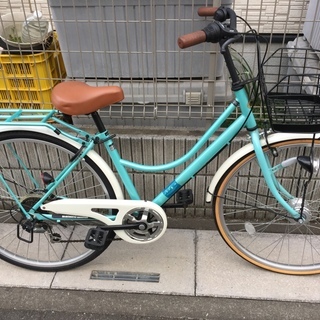 水色の自転車です。前後のタイヤを交換いたします。