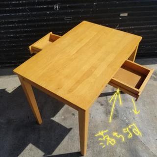シンプルな木製デスク　ダイニングテーブル