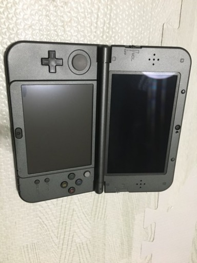 NEW3DSＬＬブラック、ソフトモンハン4、4g.クロス付き、箱もあります。