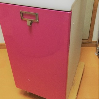 ピンクの収納ボックス：木製 　