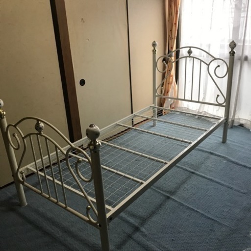 無料配送 可愛い ベッドフレーム シングルサイズ パイプベッド にっち 海老名のベッド シングルベッド の中古あげます 譲ります ジモティーで不用品の処分