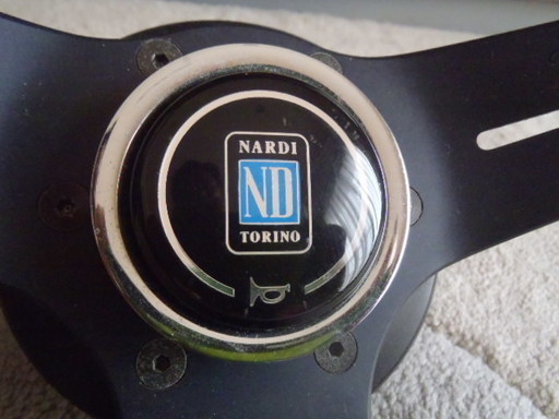 ナルディ　クラッシックレザー　ディープコーン　φ350（ホーンボタン付き）