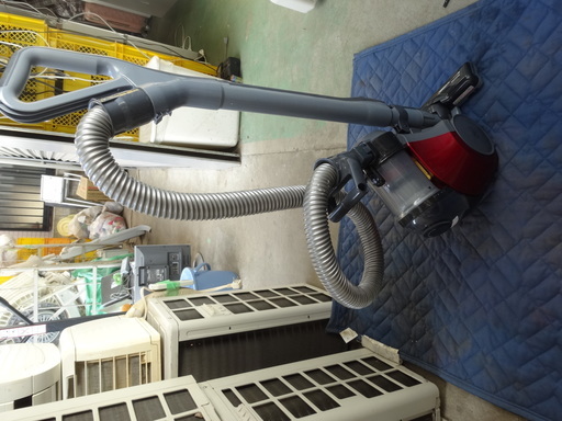 西５８１　東芝　クリーナー　サイクロン　吸込仕事率３３０W　VC－C11