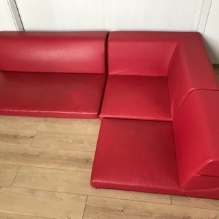 日本製 3人掛け 赤いローソファ 椅子が倒せる！フロアコーナーソファ
