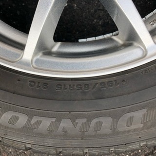 ダンロップのスタッドレスタイヤでホイール付きです！値下げしました！！！