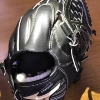 硬式ピッチャー用グローブ
