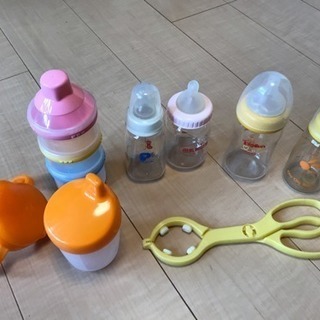 哺乳瓶４つ 哺乳瓶つかみ 粉ミルク入れ（携帯用） マグ マグ蓋