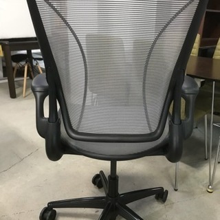 ヒューマンスケール ディフリエントワールド オフィスチェア