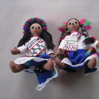 メキシコの少女人形（二人組）