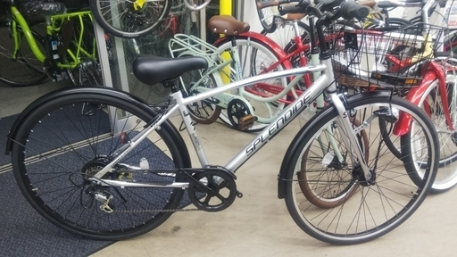 新品　キズありアウトレット　カゴ付クロスバイク　27インチ　外装6段変速　オートライト