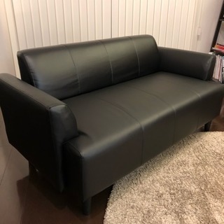 IKEAのモダンデザインの黒ソファ！