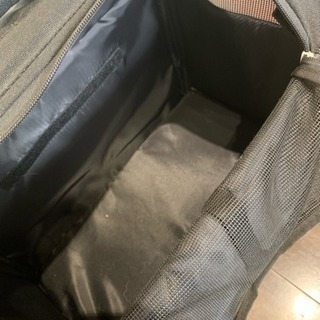 小型犬を入れて運べるキャリーバック