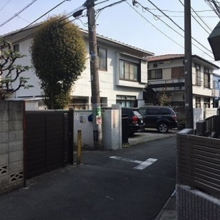 貸駐車場 25,000円 普通車で大型は無理です。 残り1台のみ