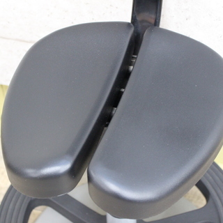 R427)アーユルチェア ayur chair ルナ 丸ベースタイプ 骨盤矯正 足置きリング カバー付き ブラック 黒 椅子 イス - 売ります・あげます