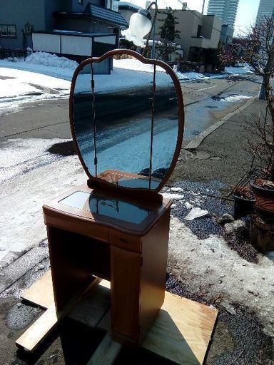 鈴木木工家具　照明付き鏡台　化粧台　ミラー　コンセント付き　花型ランプ