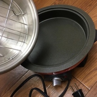 電気鍋 (鍋と鉄板の2段式)。コンセント付き