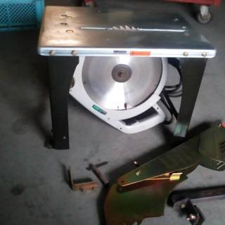 円のこ　日立工機 丸のこ C13MA (C13MA)　と、専用台　PS15-BS2　セットです。