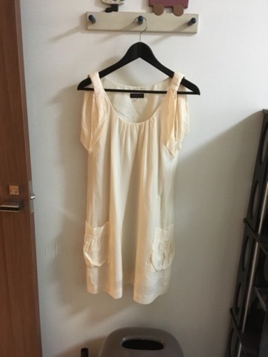 Crolla 白ワンピース 38 るる 四ツ橋のワンピースの中古 古着あげます 譲ります ジモティーで不用品の処分
