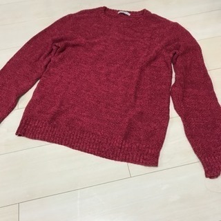 えんじ色のセーター
