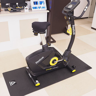 Reebok/リーボック GB40 エアロバイク エクササイズバイク RVON-10101BK キャスター付 電源不要 マット＆サドルカバー付