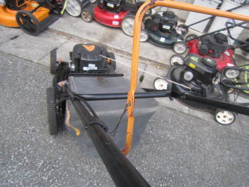 芝刈り機6．5馬力バケット付きPOULAN