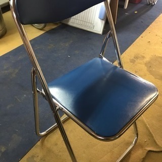 パイプ椅子 青