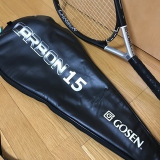 テニスのラケットとカバー