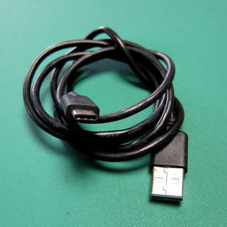 ２４大USB⇔小USBの変換ケーブル（黒）