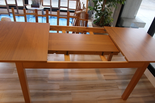 IKEA　ダイニング　BJURSTA ビュースタ 伸長式テーブル, オーク材突き板