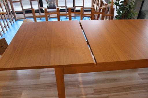 IKEA　ダイニング　BJURSTA ビュースタ 伸長式テーブル, オーク材突き板