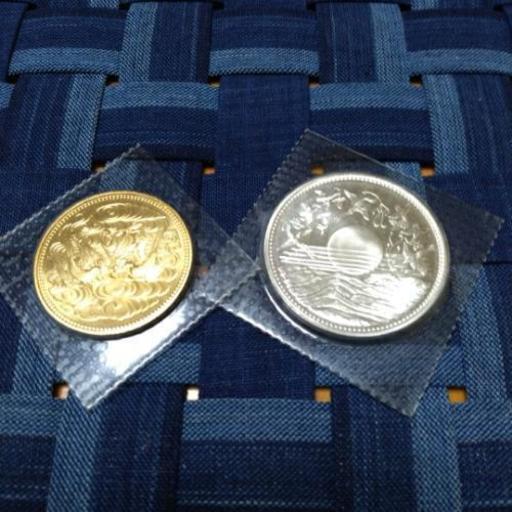 昭和61年発行天皇陛下在位60年記念10万円金貨1万円銀貨セット