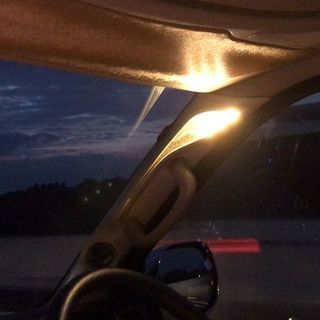 ハイエース200系用　ライティングピラー