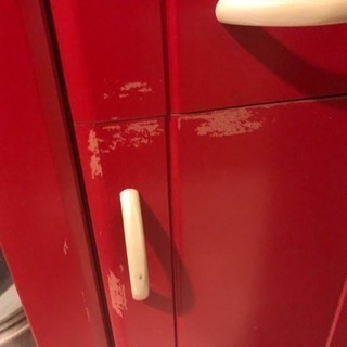 赤い扉の食器棚 H92.5xW88xD35(把手込み38)