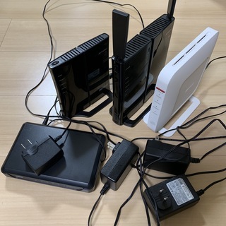 Wifiルーター3台とルーター1台まとめて