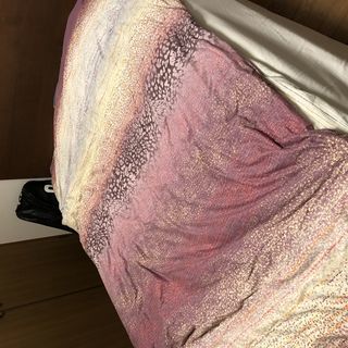 イケアの木材ベッドフレームと形状記憶マットレスを売ります。使用歴二年半です（値下げしました）。