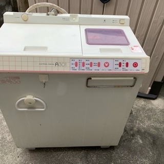 古い二層式洗濯機