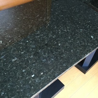 イタリア製の天然大理石天板テーブル