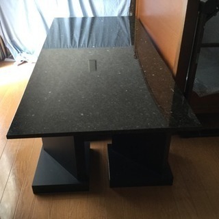 イタリア製の天然大理石天板テーブル