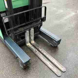 トヨタ　1.5トン　バッテリーフォークリフト　リーチ式　1500kg
