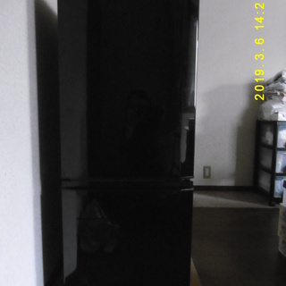 三菱ノンフロン冷凍冷蔵庫　黒　146L　2014年製　1年しか使...