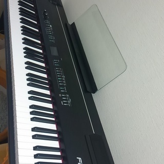 電子ピアノ　Roland　FP-7