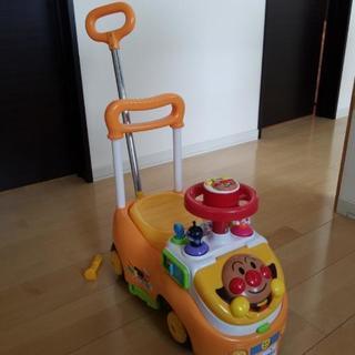 アンパンマン　　おもちゃの車