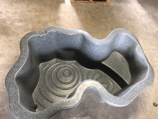 中古品　600L　ひょうたん池