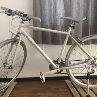 【FUJI】【カギは無料】ちょっと古くても白のかっこいい自転車に...